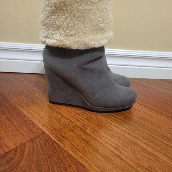 Just Fab Cameron Sherpa Wedge Boots - Picture 7 of 10
